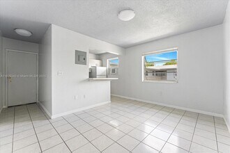 3255 W Flagler St, Unit 1-20 in Miami, FL - Building Photo - Building Photo