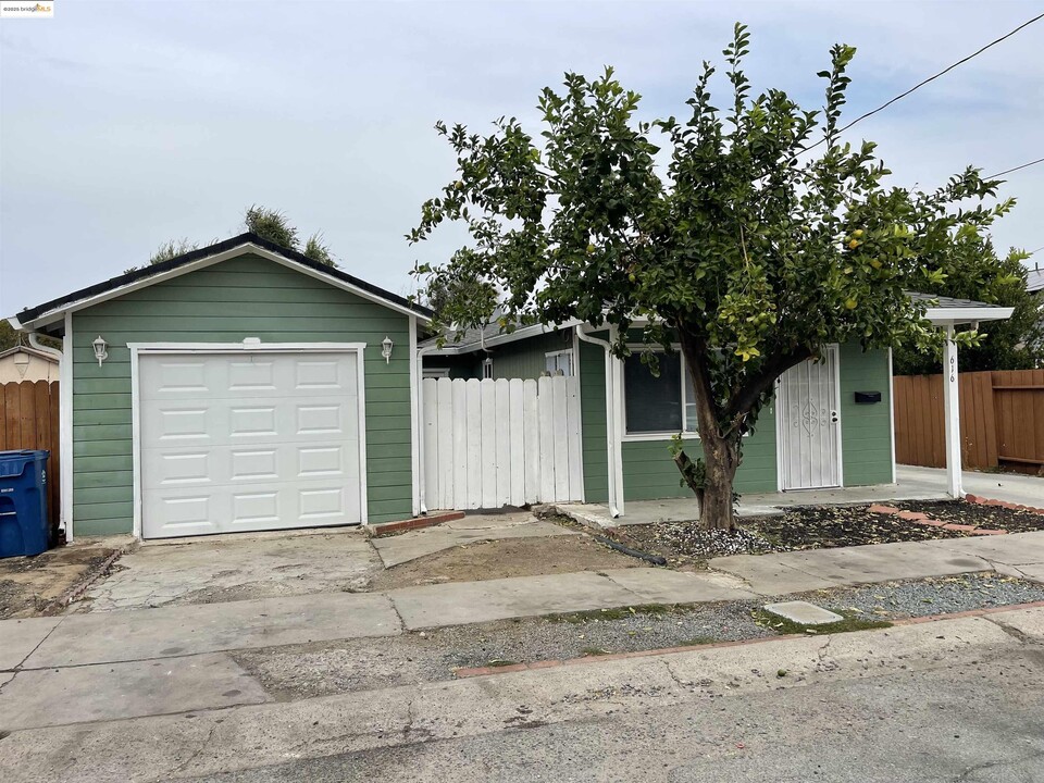 616 W 16th St in Antioch, CA - Building Photo