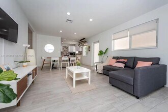 350 NW 50th St in Miami, FL - Building Photo - Building Photo