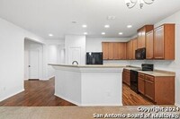 13616 Sungrove View in San Antonio, TX - Foto de edificio - Building Photo