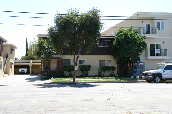 13740 Sherman Way in Van Nuys, CA - Building Photo - Building Photo