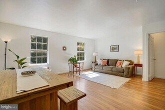 6356 Shaundale Dr in Springfield, VA - Building Photo - Building Photo