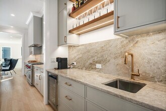 2205 W Huron St in Chicago, IL - Building Photo - Building Photo