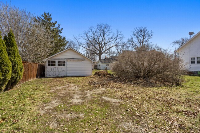 W. W 11th Ave, Unit 954 W. 11th Ave in Oshkosh, WI - Building Photo - Building Photo