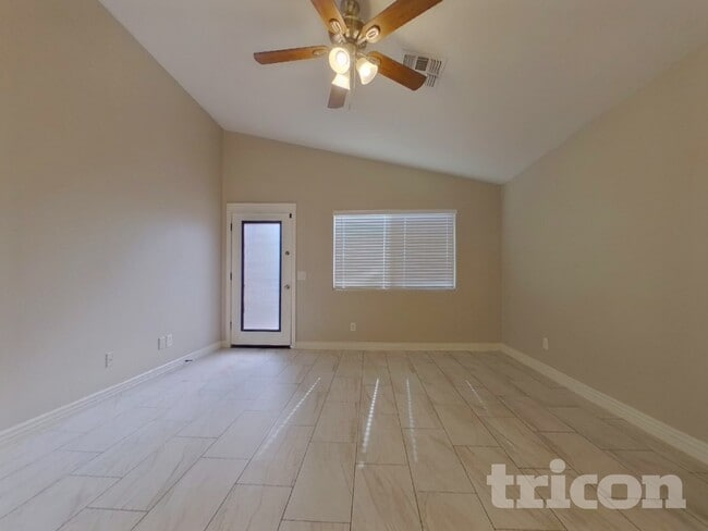 16049 W Moreland St in Goodyear, AZ - Building Photo - Building Photo