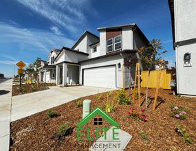 7675 Broadhead Wy in Sacramento, CA - Building Photo - Building Photo