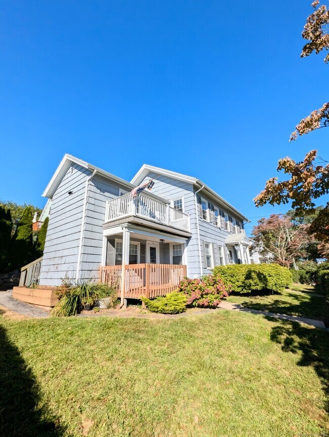 293 Pequot Ave in New London, CT - Building Photo - Building Photo