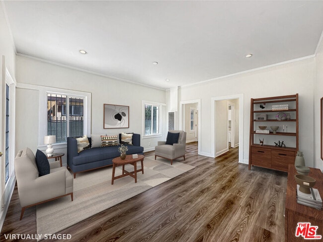 property at 2929 1/2 S Budlong Ave