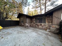 26785 Cedar St in Idyllwild, CA - Foto de edificio - Building Photo