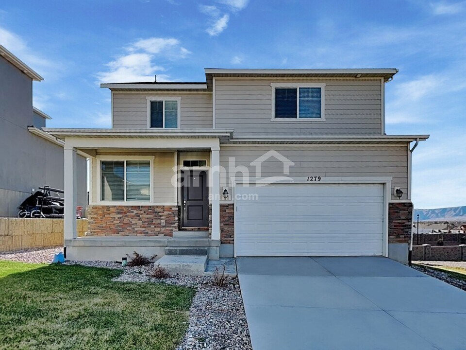1279 N Wagon Wy in Spanish Fork, UT - Foto de edificio