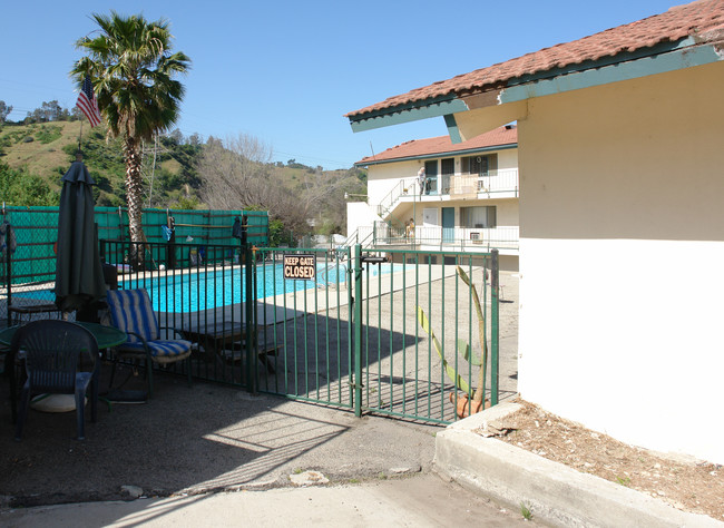 Griffith Park Apartments in Glendale, CA - Foto de edificio - Building Photo