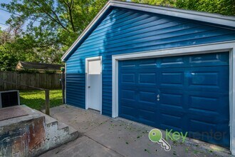1323 N Terrace Dr in Wichita, KS - Building Photo - Building Photo