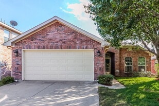5528 Spring Ridge Dr in Watauga, TX - Building Photo