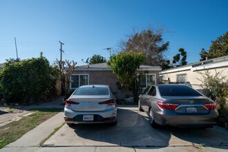 326-402 N Susan St in Santa Ana, CA - Building Photo - Building Photo