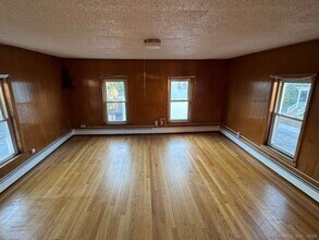12 Walnut St in Enfield, CT - Building Photo - Building Photo