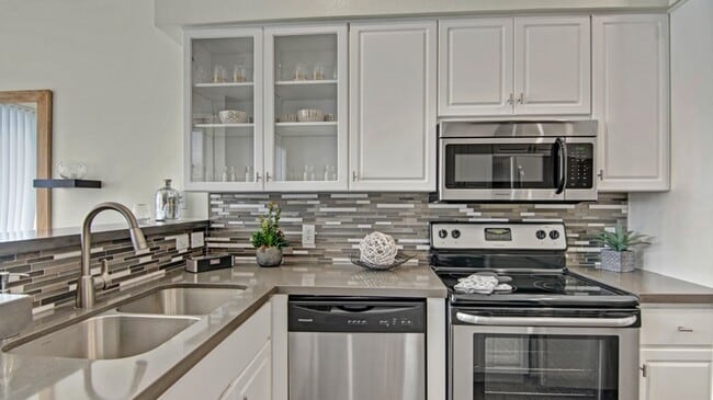 Pavilions on Central Apartments in Phoenix, AZ - Foto de edificio - Building Photo