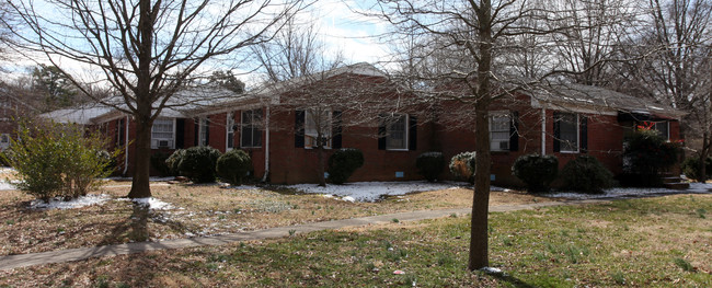 301 E Lake Dr in Greensboro, NC - Building Photo - Building Photo