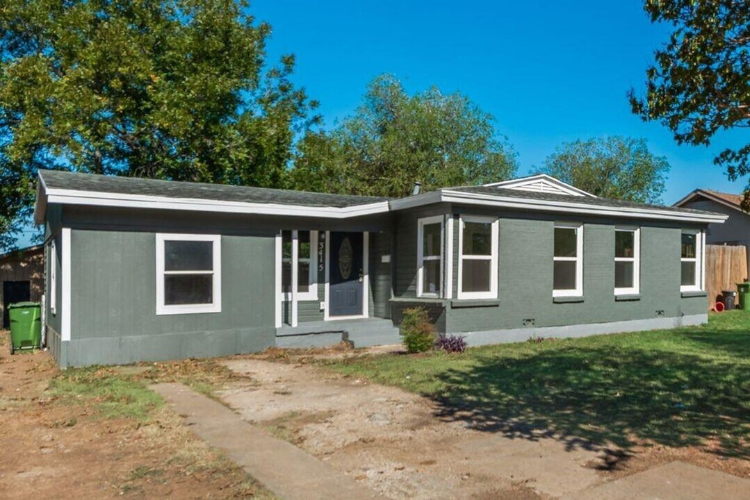 3415 Crites St in Richland Hills, TX - Foto de edificio