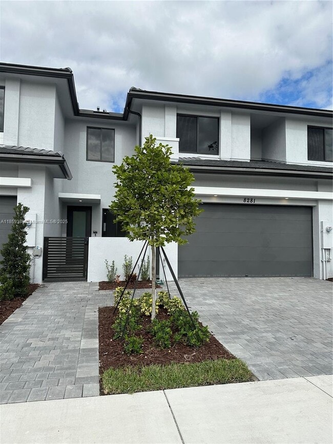 8281 SW 121st Ter in Pinecrest, FL - Building Photo - Building Photo