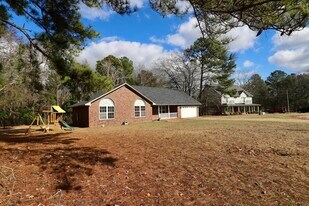 2605 Turningleaf Ln in Dalzell, SC - Building Photo