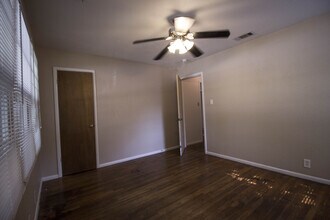 1004 Crescent in Denton, TX - Building Photo - Building Photo