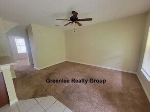 9826 Carlsdale Dr in Riverview, FL - Building Photo - Building Photo
