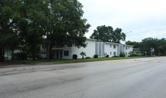 Crescent Lake Apartments