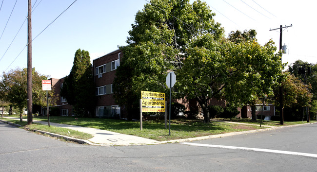 710-718 Joyce Kilmer Ave in New Brunswick, NJ - Building Photo - Building Photo