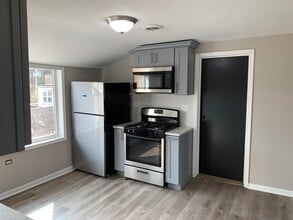 3337 W 95th St, Unit 2 in Evergreen Park, IL - Foto de edificio - Building Photo