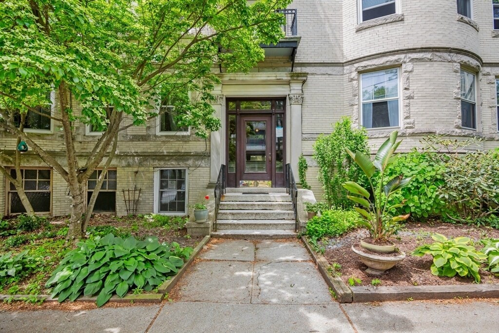 48 Kilsyth Rd, Unit 3 in Brookline, MA - Building Photo