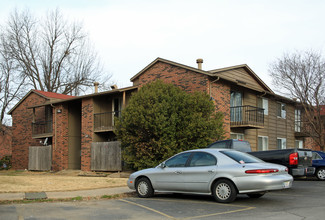 The Village Apartments in Broken Arrow, OK - Building Photo - Building Photo