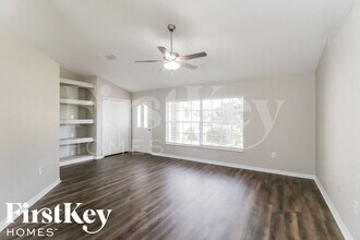 11040 Red Coach St in Spring Hill, FL - Building Photo - Building Photo