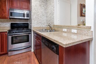 5515 Canoga Ave, Unit 112 in Woodland Hills, CA - Building Photo - Building Photo