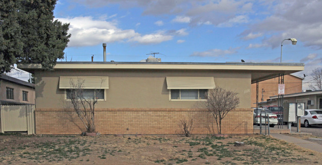 1112 Palomas Dr SE in Albuquerque, NM - Building Photo - Building Photo