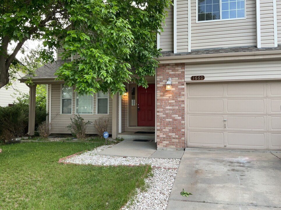 1660 S Pitkin St in Aurora, CO - Building Photo