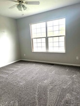 101 Barry Knoll Dr in Pataskala, OH - Foto de edificio - Building Photo