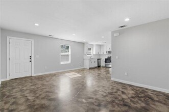 612 W Coffin St in Denison, TX - Building Photo - Building Photo