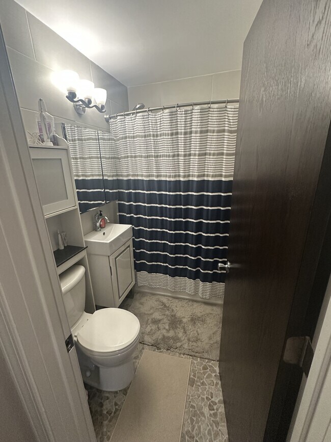 1912 Dupont Ave S in Minneapolis, MN - Building Photo - Building Photo