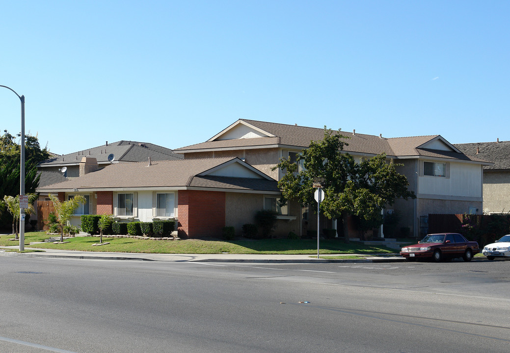 1301 W 7th St in Oxnard, CA - Foto de edificio