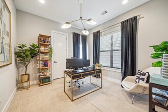 614 Thornton Rd in Houston, TX - Building Photo - Building Photo