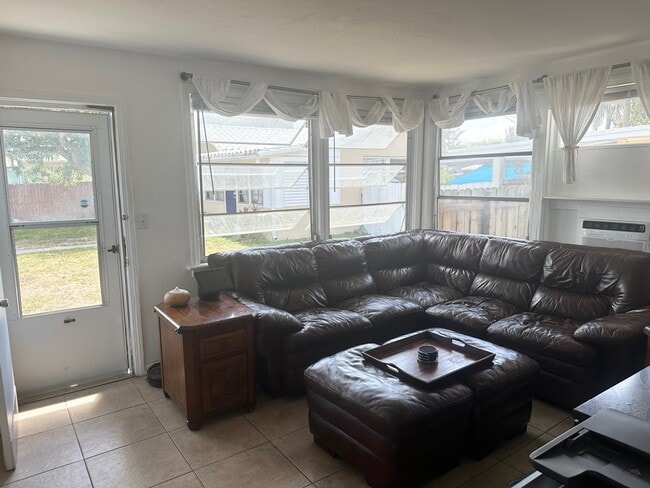 1033 NE 17th Ave, Unit 1033 in Fort Lauderdale, FL - Building Photo - Building Photo