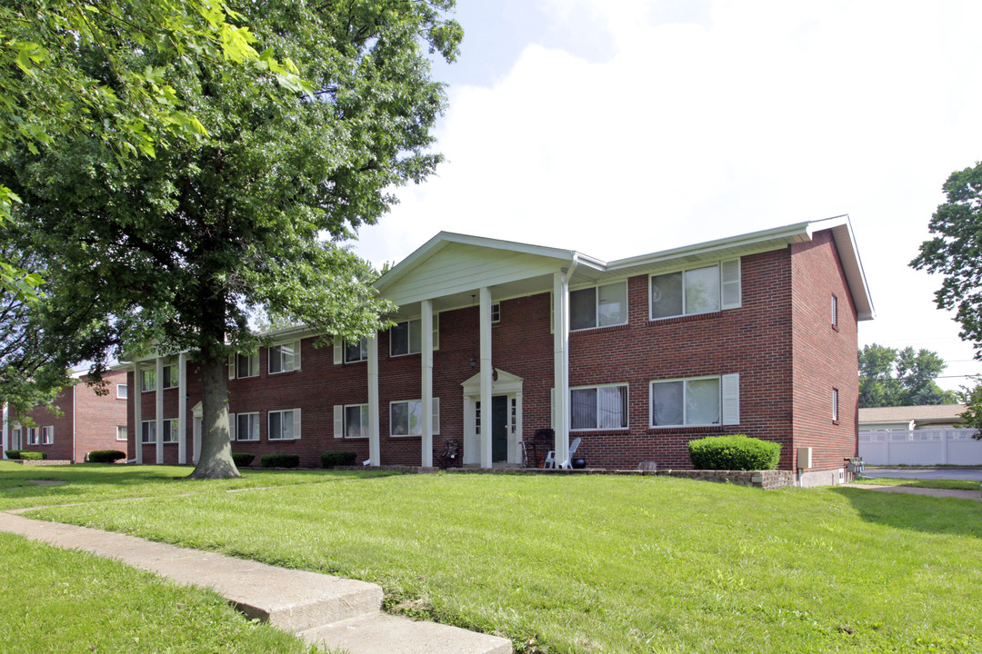 Charbonier Apartments in Florissant, MO - Building Photo