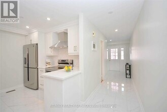 22 Berkindale Ct in Brampton, ON - Building Photo - Building Photo