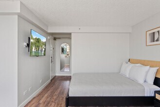 444 Niu St in Honolulu, HI - Building Photo - Building Photo