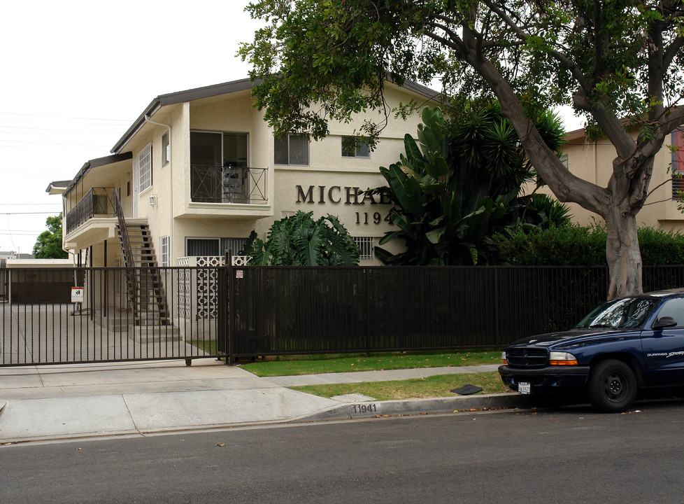 11941 Gale Ave in Hawthorne, CA - Building Photo