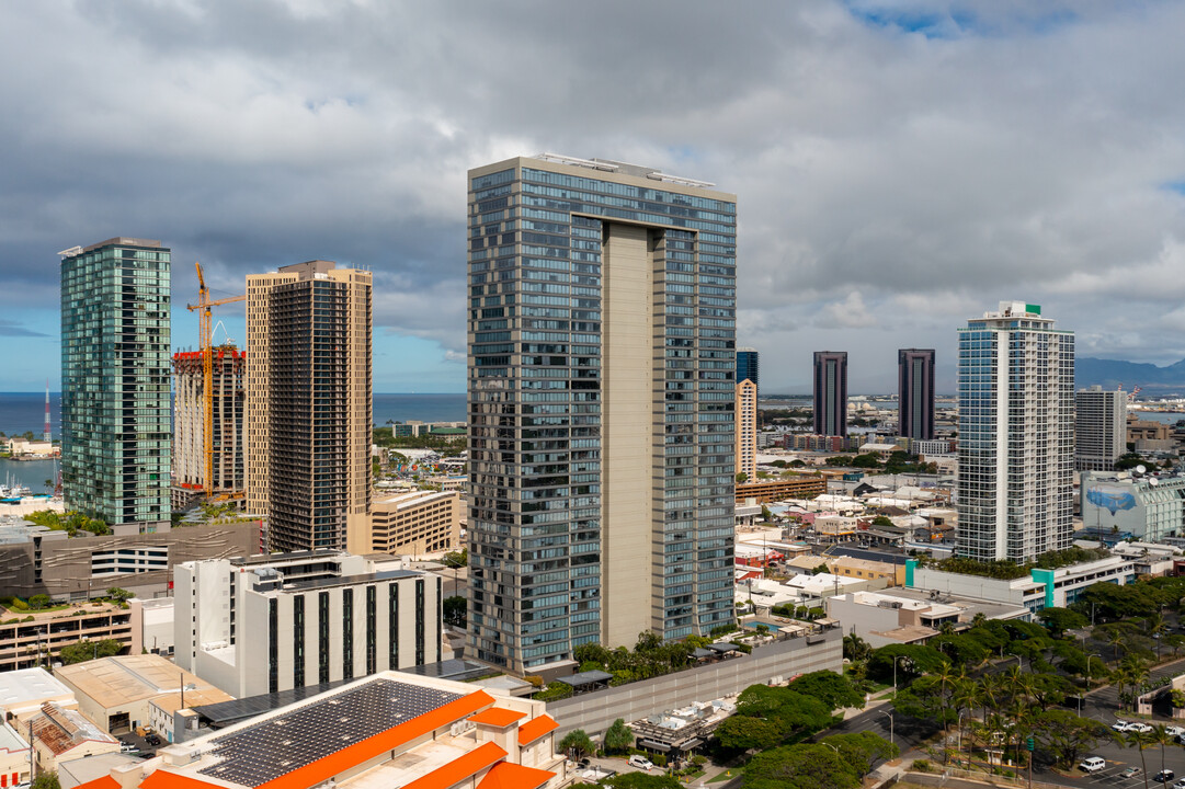 Pacifica Honolulu in Honolulu, HI - Building Photo