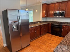 311 Woodvale Pl in Charlotte, NC - Building Photo - Building Photo