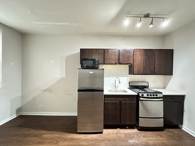 1627 N Humboldt Blvd, Unit D2 in Chicago, IL - Building Photo - Building Photo