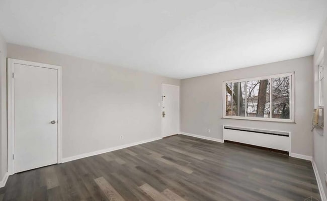 3910 E Gatewood Ln in Silverton, OH - Foto de edificio - Building Photo