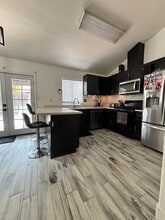 5603 Trailhead St in Bakersfield, CA - Foto de edificio - Building Photo